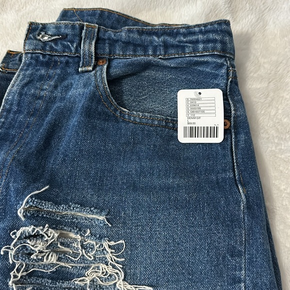 Levi’s Brand New Distressed Jean Shorts. - Picture 4 of 5